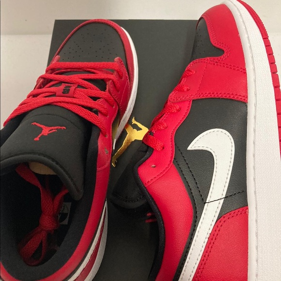 New jordan 1 low GS very berry white athletic shoe - Picture 10 of 11